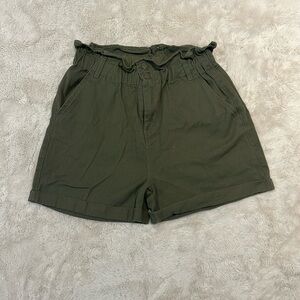 🌻2/$10🌻 Army green shorts, Ardene, size small